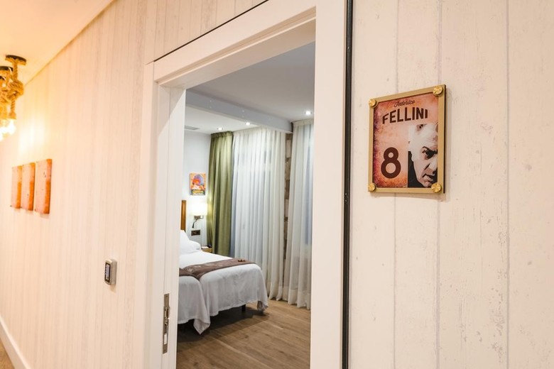 Hostal Caravan Cinema