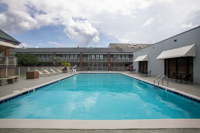 Hotel Super 8 By Wyndham Mobile I-65
