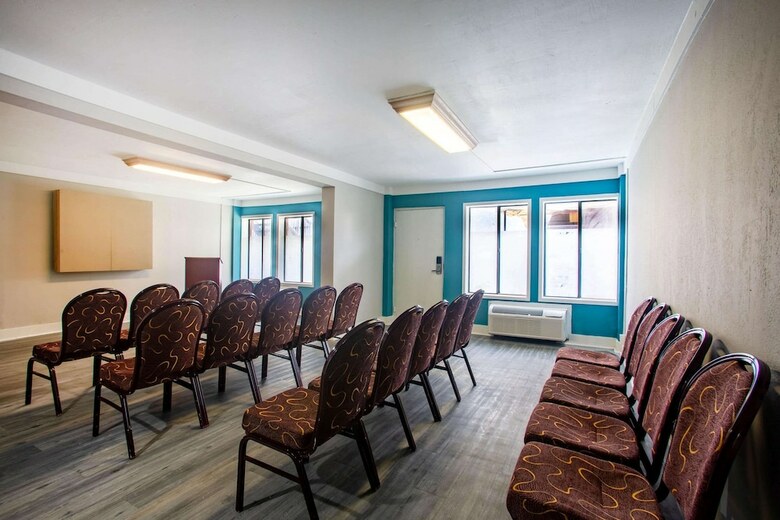 Hotel Super 8 By Wyndham Mobile I-65