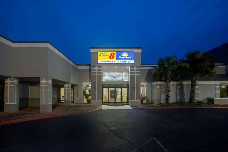Hotel Super 8 By Wyndham Mobile I-65