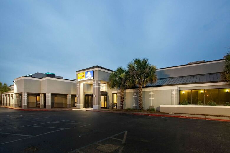 Hotel Super 8 By Wyndham Mobile I-65