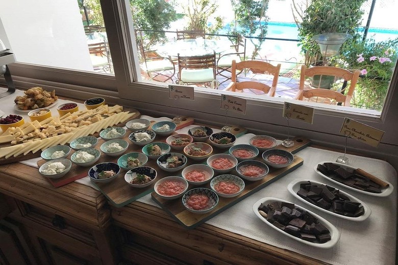 Hostal Mikasa Agua Amarga & Spa