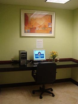 Motel Ambassador Inn & Suites