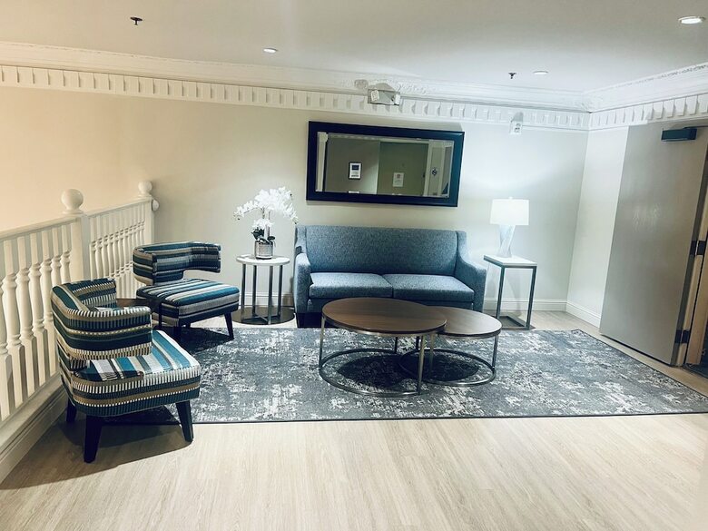 Hotel Clarion Suites Downtown Anchorage