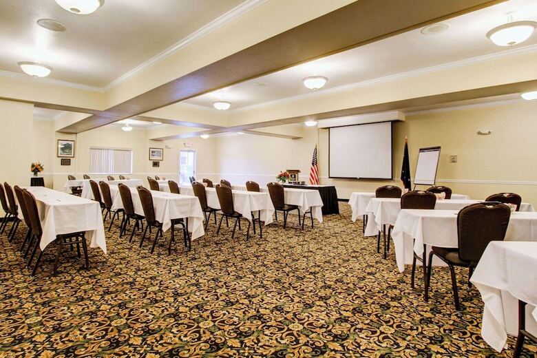 Hotel Clarion Suites Downtown Anchorage