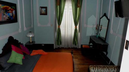 Hostal Zohar Hostel