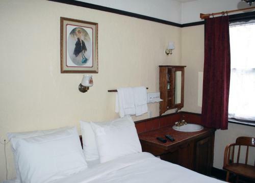 Alaskan Hotel And Bar