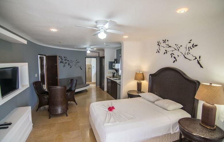 Hotel Blue Palms