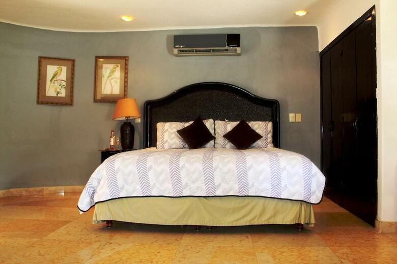 Hotel Blue Palms