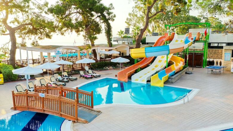 Hotel Crystal Aura Beach Resort & Spa
