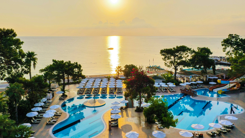 Hotel Crystal Aura Beach Resort & Spa