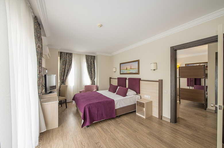 Hotel Crystal Aura Beach Resort & Spa