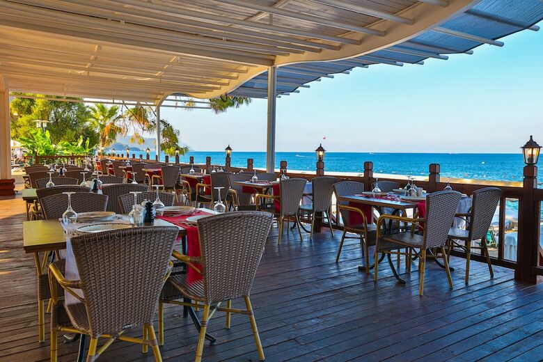 Hotel Crystal Aura Beach Resort & Spa