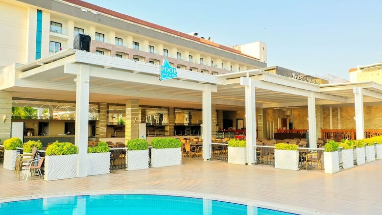 Hotel Crystal Aura Beach Resort & Spa