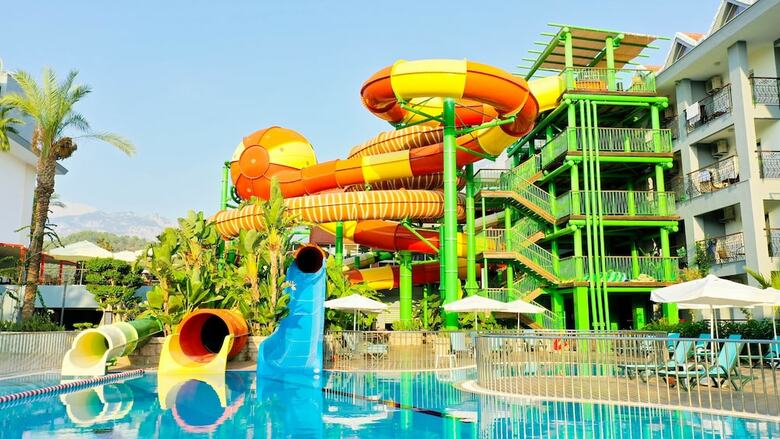 Hotel Crystal Aura Beach Resort & Spa