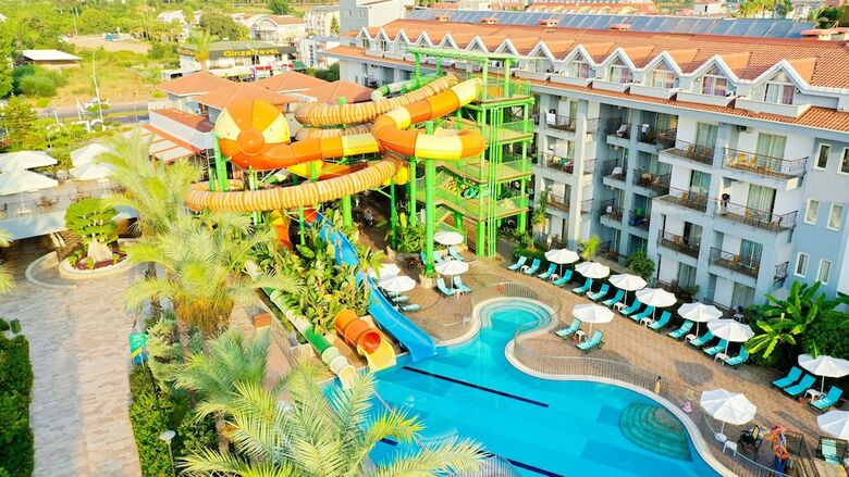 Hotel Crystal Aura Beach Resort & Spa