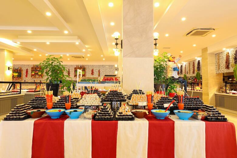 Hotel Crystal Aura Beach Resort & Spa