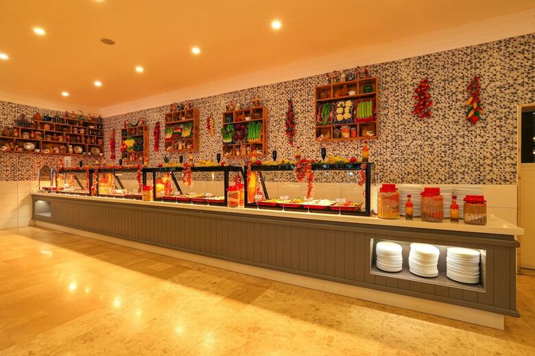 Hotel Crystal Aura Beach Resort & Spa