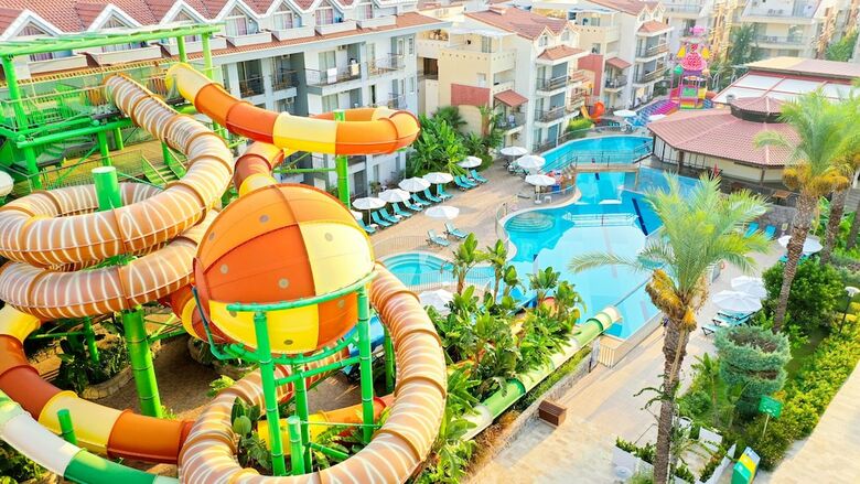 Hotel Crystal Aura Beach Resort & Spa