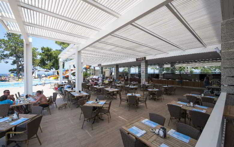 Hotel Crystal Aura Beach Resort & Spa
