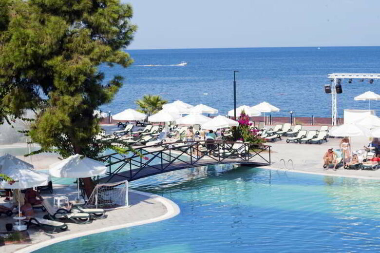 Hotel Crystal Aura Beach Resort & Spa