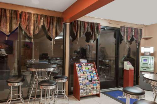 Motel Howard Johnson Inn - Flagstaff