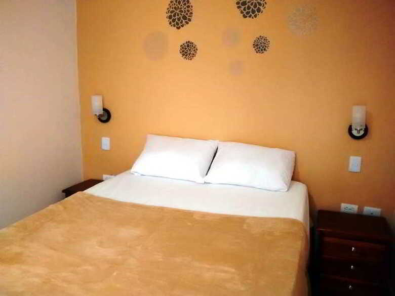 Azu�n Suites Hotel