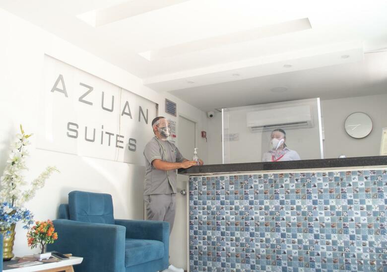 Azu�n Suites Hotel