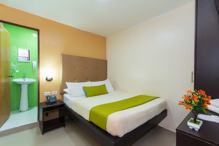 Azu�n Suites Hotel