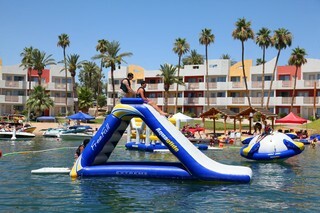 Hotel The Nautical Beachfront Resort