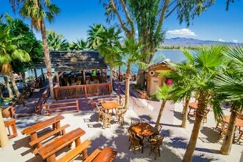 Hotel The Nautical Beachfront Resort