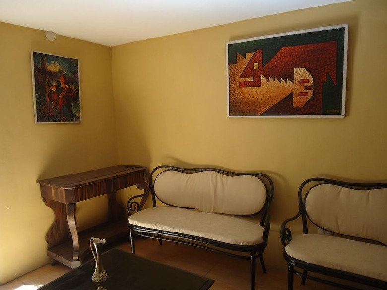 Emperatriz Guest House