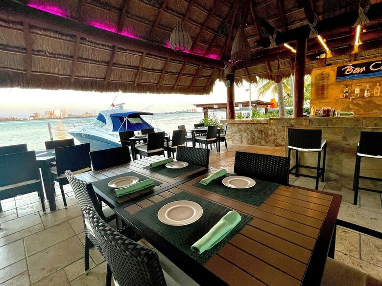 Hotel Sina Suites