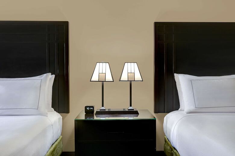 Hotel Doubletree By Hilton Phoenix- Tempe