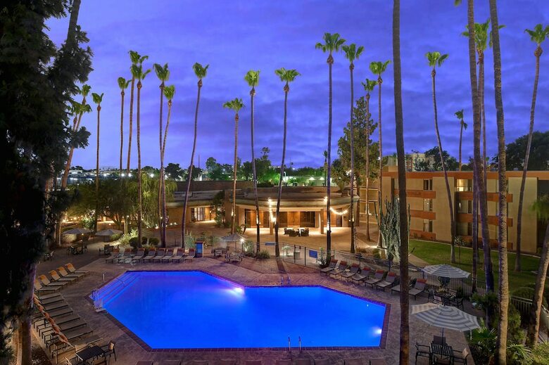 Hotel Doubletree By Hilton Phoenix- Tempe