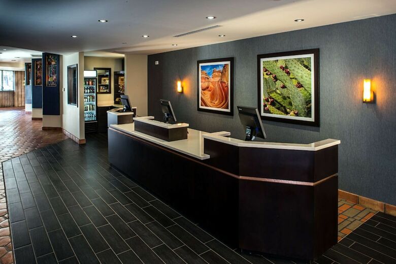 Hotel Doubletree By Hilton Phoenix- Tempe
