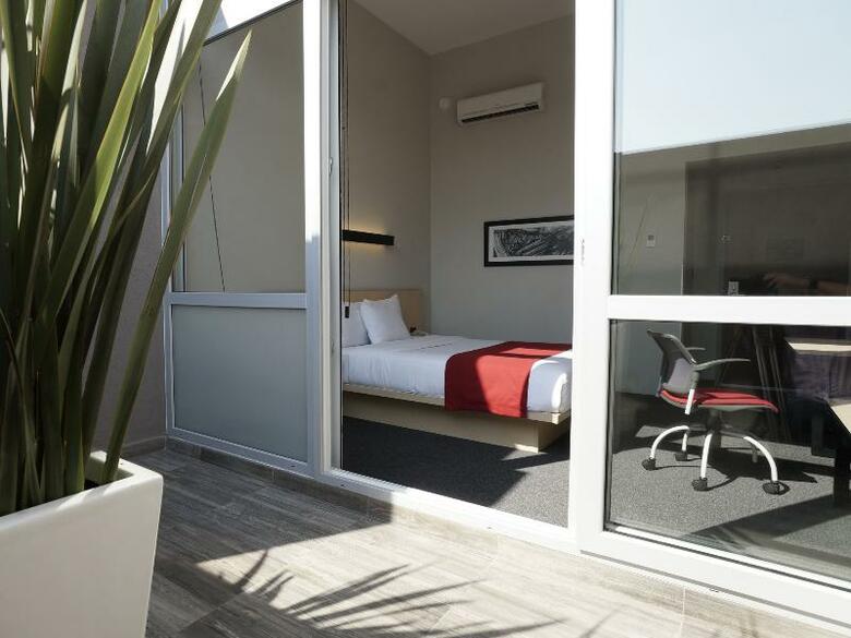Hotel City Express Plus Patio Universidad