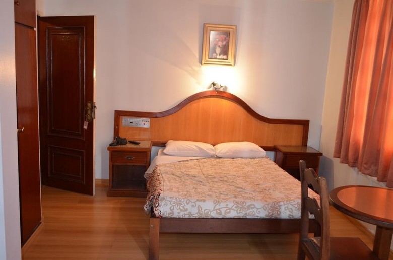 Reinales Plaza Hotel