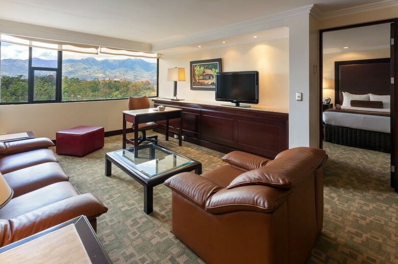 Hotel Crowne Plaza Corobici