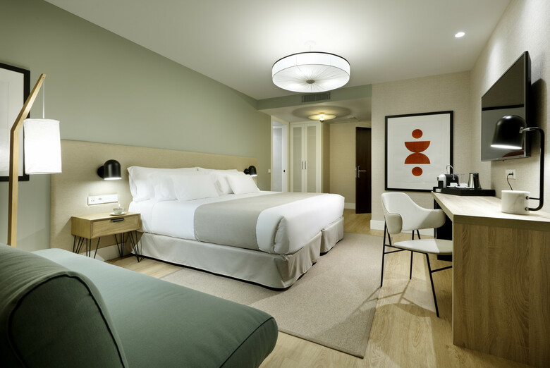 Hotel Barcel� Oviedo Cervantes