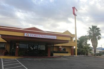 Hotel Fortuna Inn And Suites