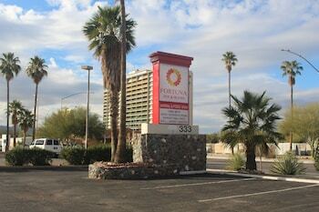 Hotel Fortuna Inn And Suites