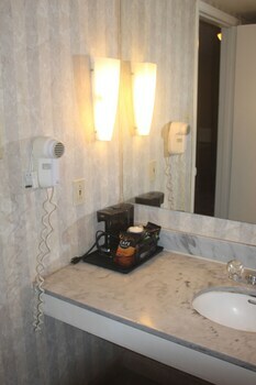 Hotel Fortuna Inn And Suites