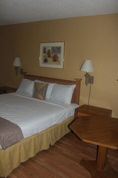 Hotel Fortuna Inn And Suites