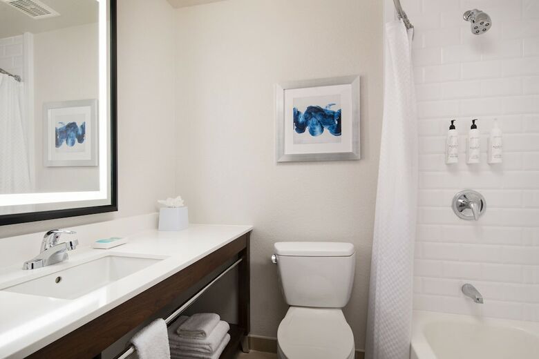 Hotel Four Points By Sheraton Tucson Airport