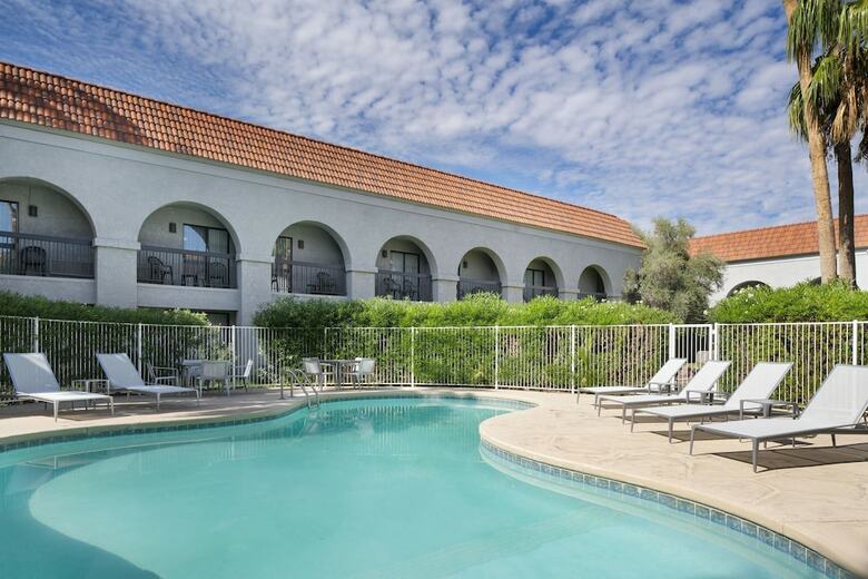 Hotel Four Points By Sheraton Tucson Airport