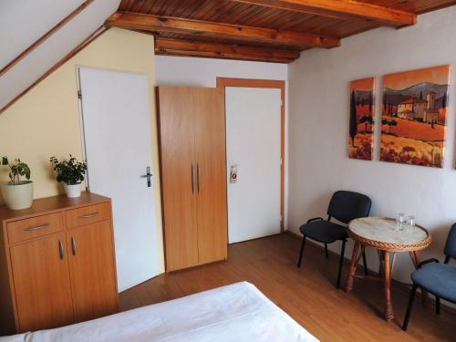Hostal Pension Bart�k