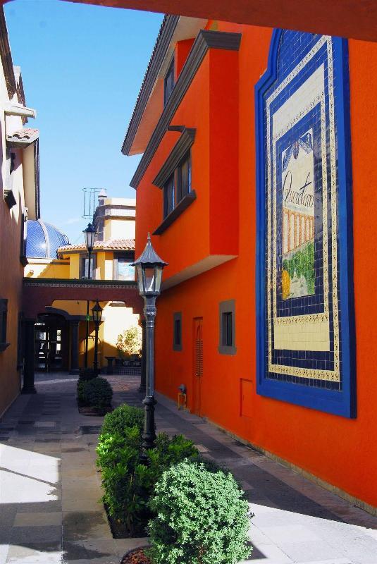 Hotel Suites El Paseo