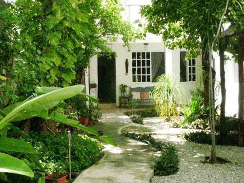 Villa Escondida B&B