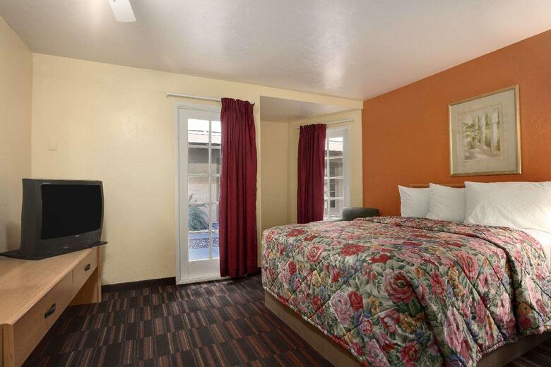 Hotel Days Inn & Suites